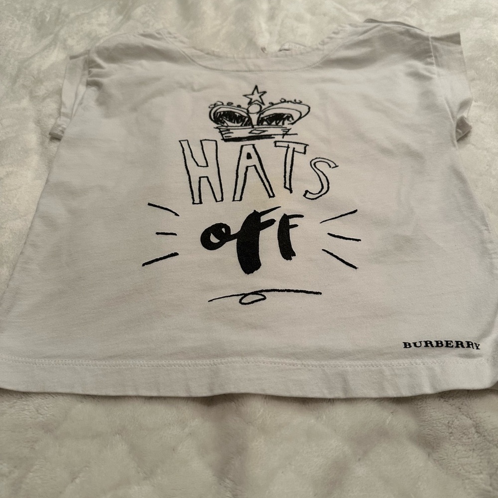 Burberry tee shirt size 7